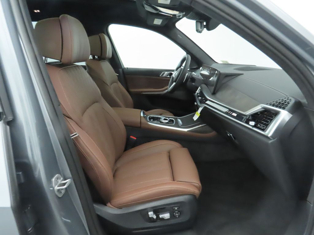 2026 BMW X7 M60i 21