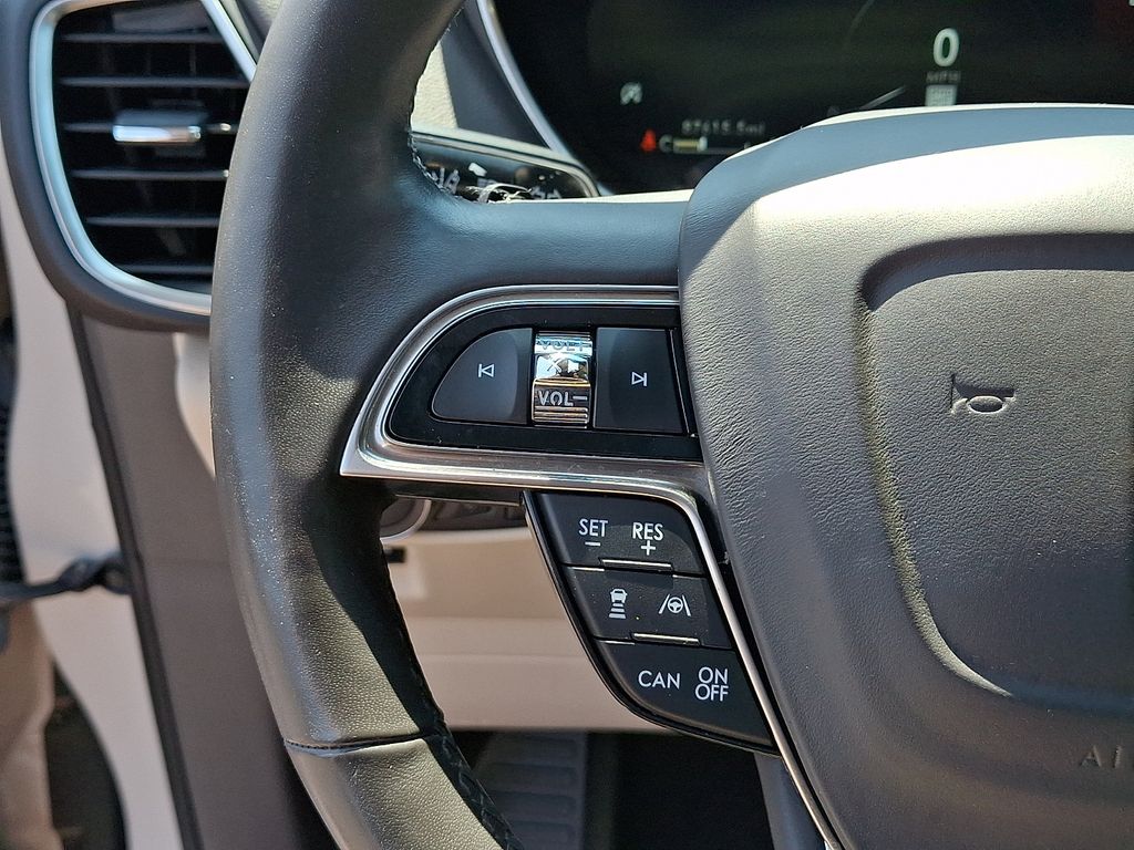 Thumbnail: 2019 Lincoln Nautilus - 22