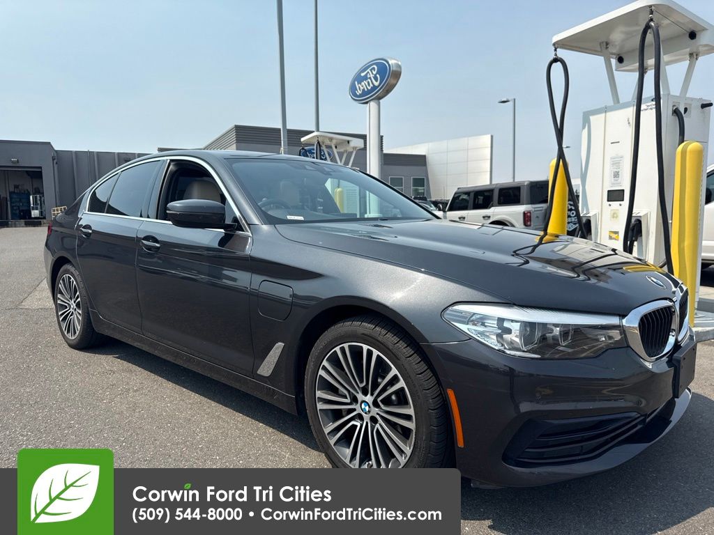 Gray (Dark Graphite Metallic) 2020 BMW 5 Series Sedan All-Wheel Drive 8-Speed Automatic