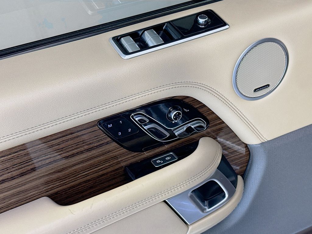 Thumbnail: 2018 Land Rover Range Rover - 23