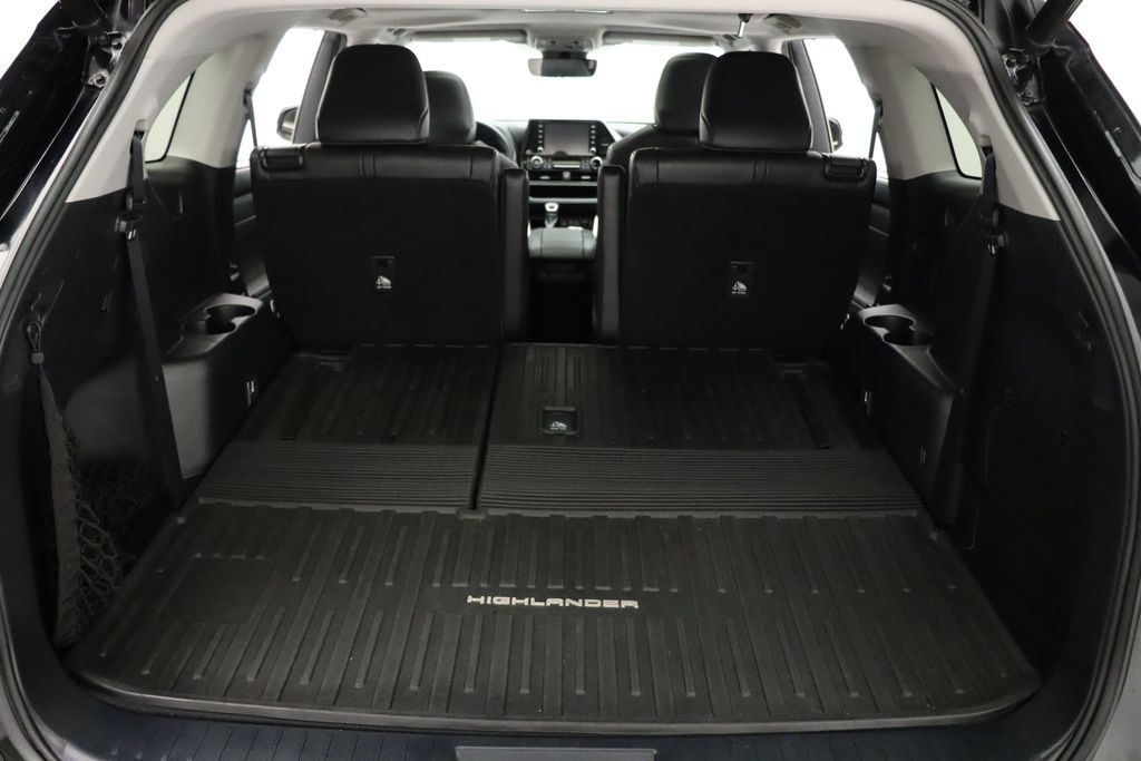 Thumbnail: 2022 Toyota Highlander - 22