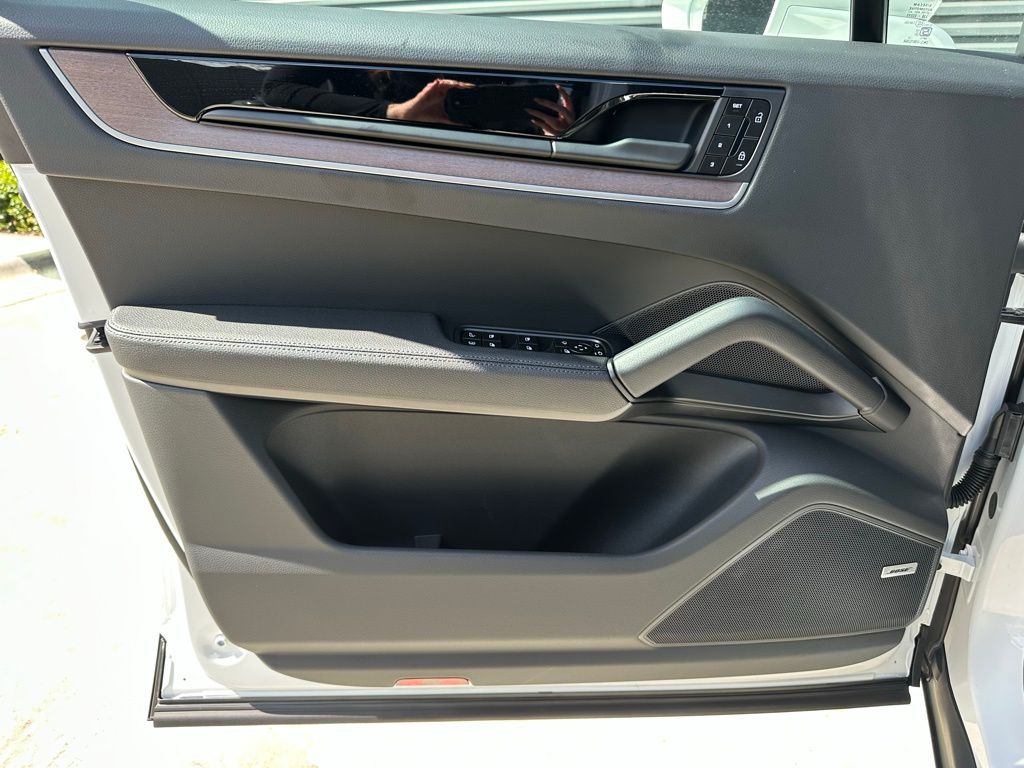 Thumbnail: 2026 Porsche Cayenne - 19