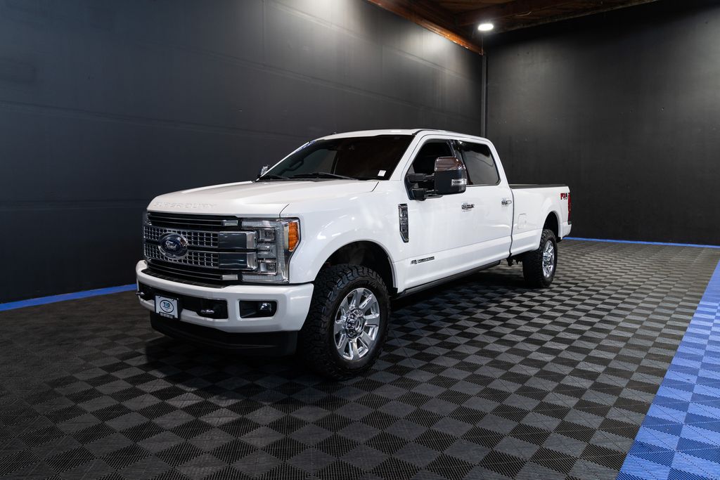White Platinum Clearcoat Metallic 2017 Ford F-350 Super Duty Platinum Crew Cab 4WD Pickup Truck Four-Wheel Drive 6-Speed Automatic