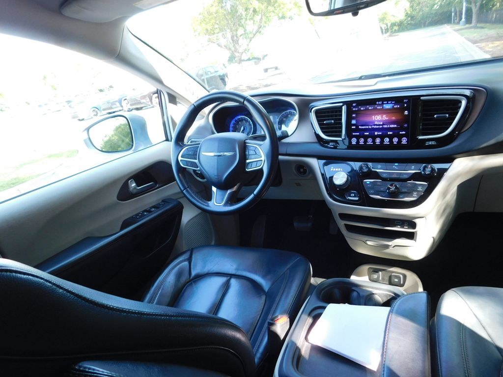 Thumbnail: 2017 Chrysler Pacifica - 6