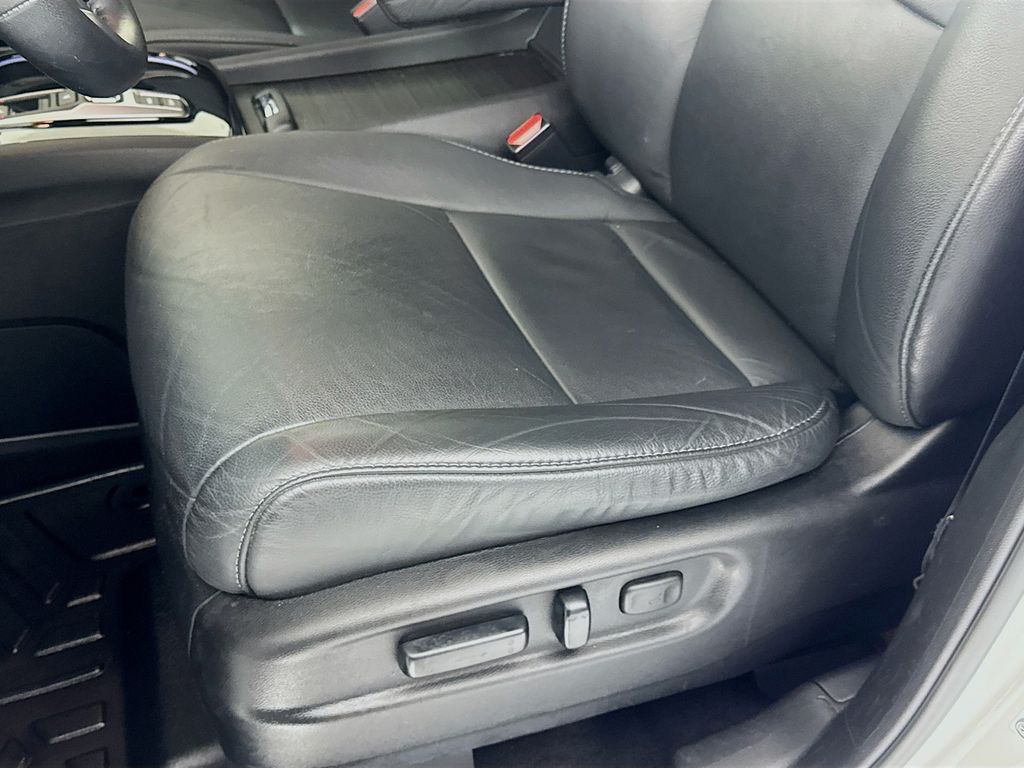 Used Car 2022 Honda Pilot  Touring For Sale Under $30,000 In Austin, Texas