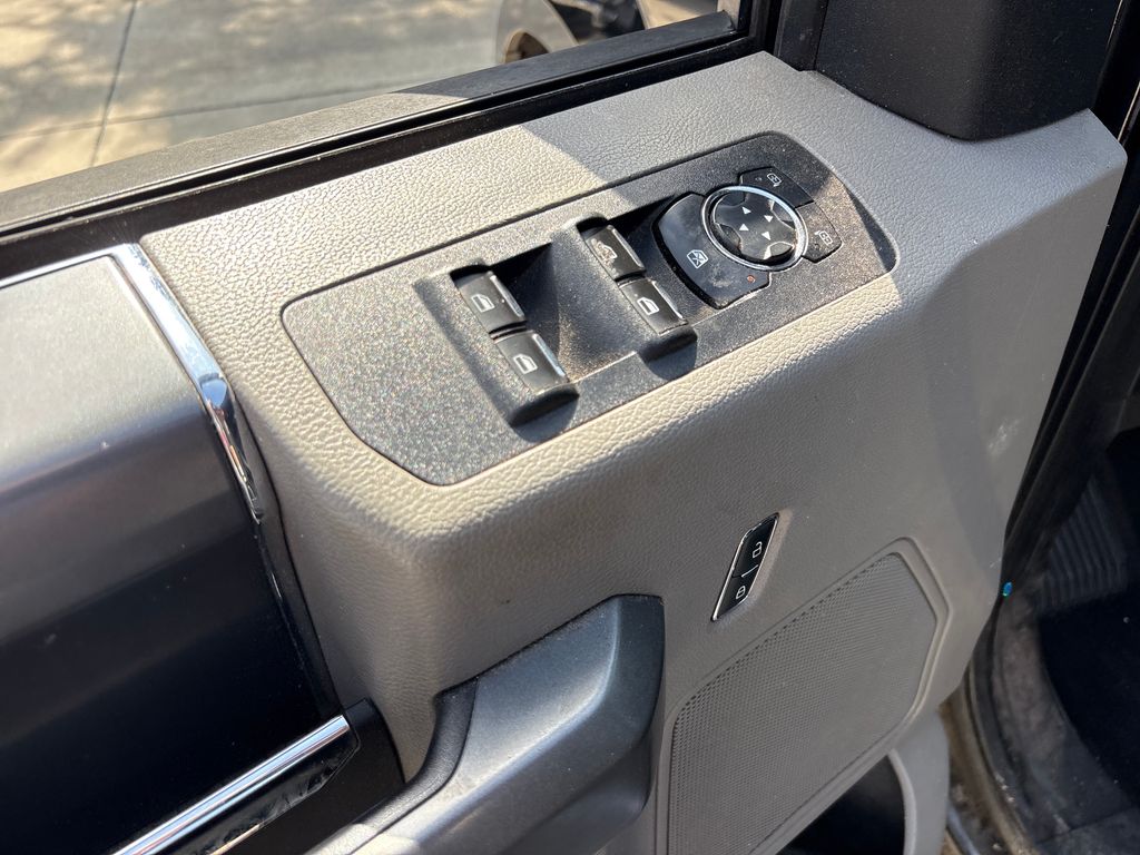 Used 2018 Black Ford  image 17