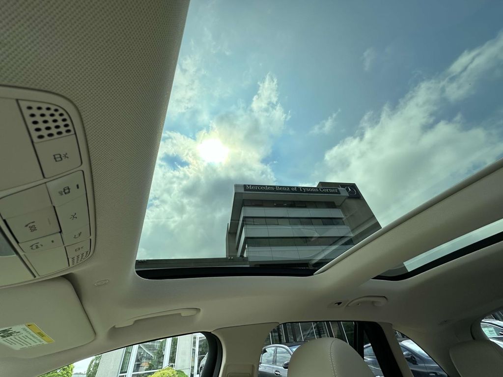 2021 Mercedes-Benz GLC 300 11