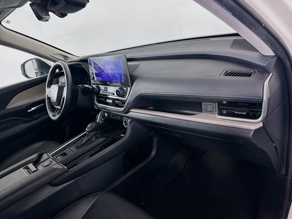 Thumbnail: 2024 Toyota Grand Highlander - 31