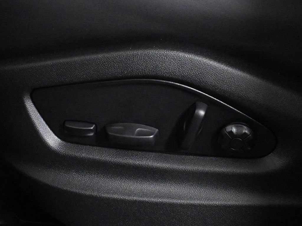 Thumbnail: 2026 Porsche Cayenne - 30