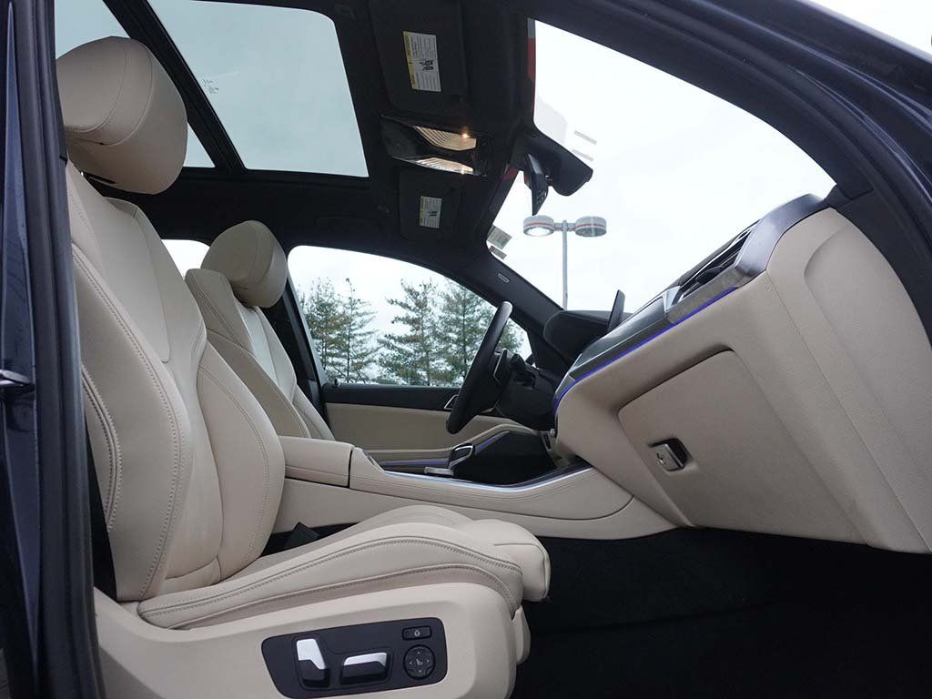 Used 2022 Gray BMW xDrive40i image 37