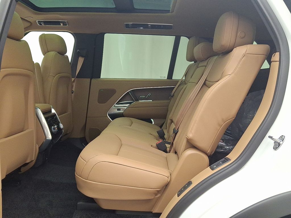 Thumbnail: 2025 Land Rover Range Rover - 6