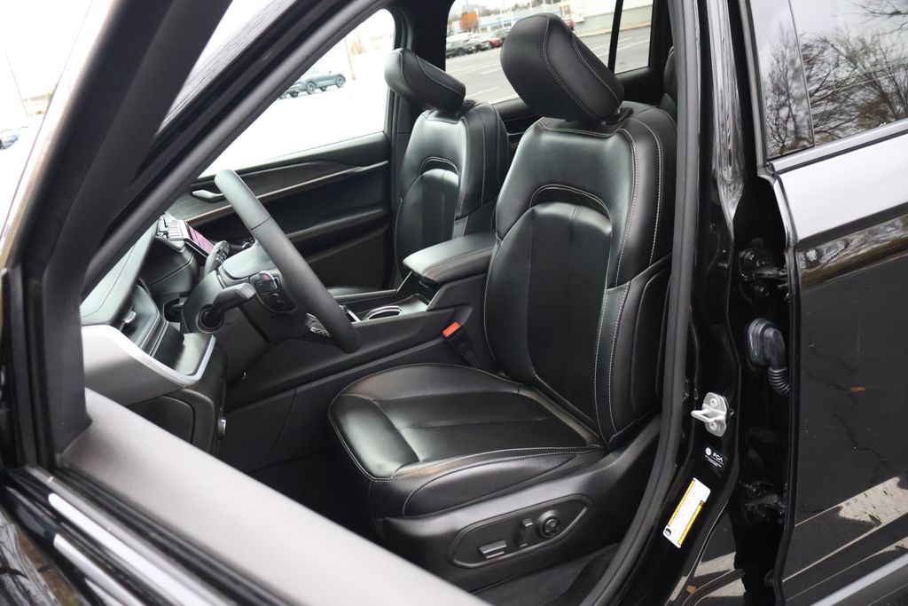 Thumbnail: 2024 Jeep Grand Cherokee L - 28