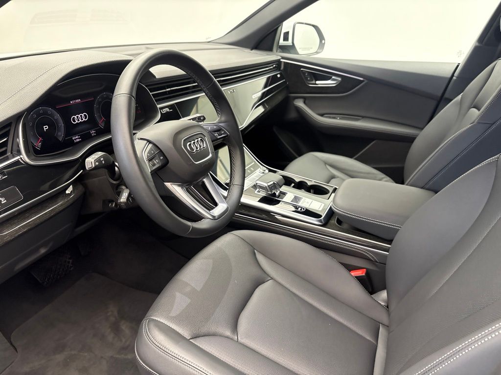Thumbnail: 2026 Audi Q8 - 6