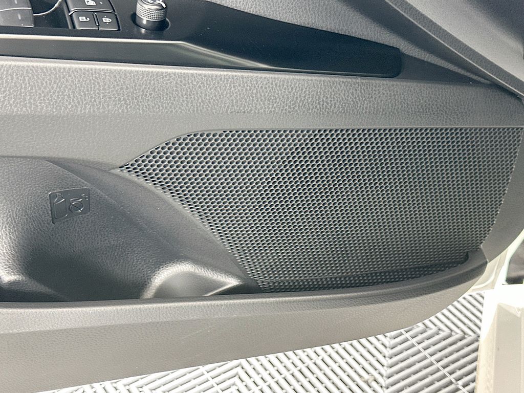 Thumbnail: 2025 Toyota Camry - 19