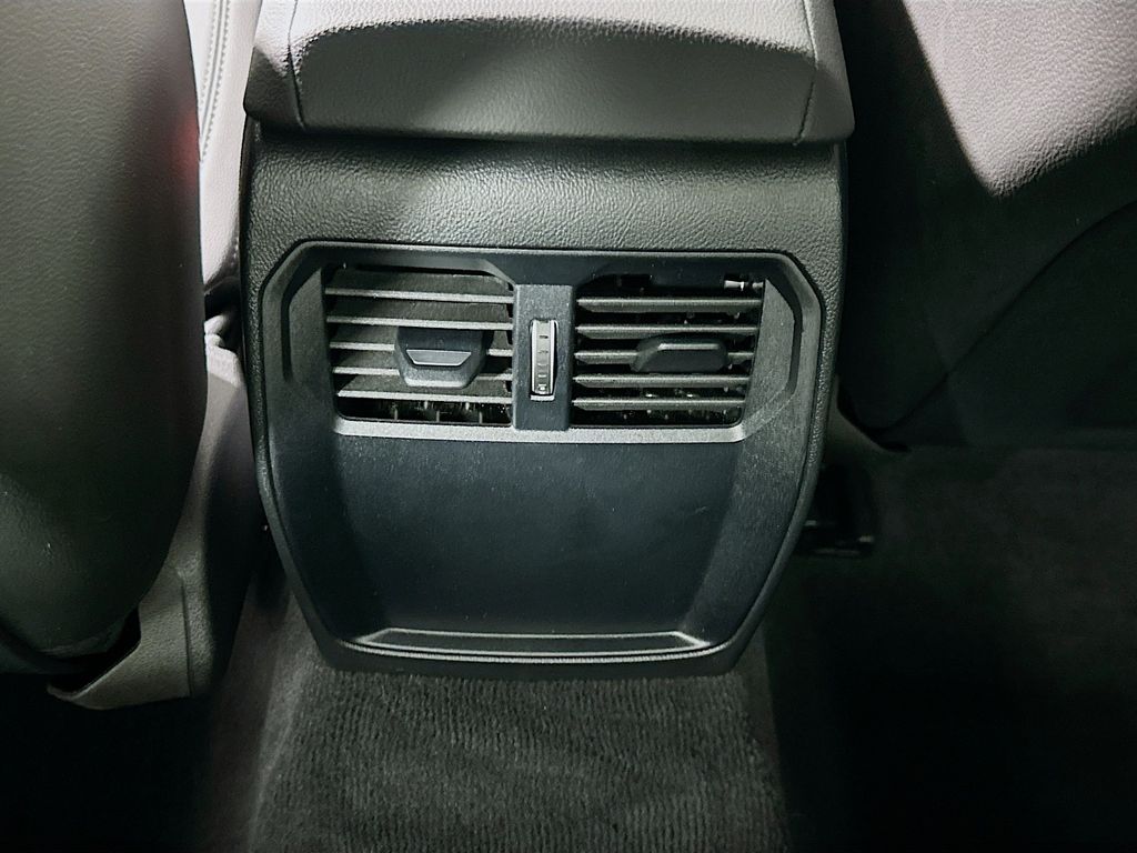 Thumbnail: 2025 BMW 4 Series - 26