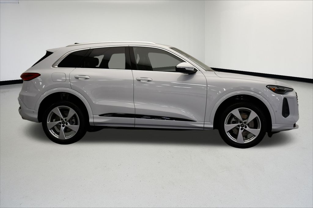 Thumbnail: 2025 Audi Q5 - 6