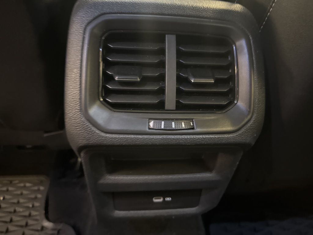 2023 Volkswagen Taos SE photo 14
