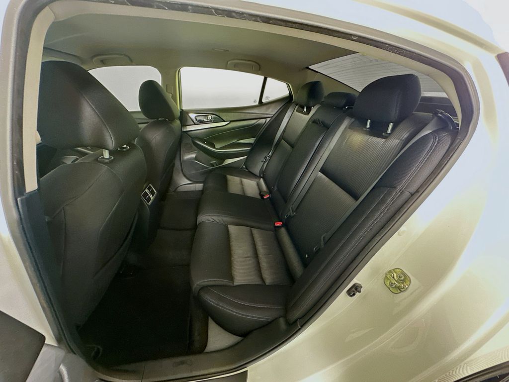 Thumbnail: 2017 Nissan Maxima - 24