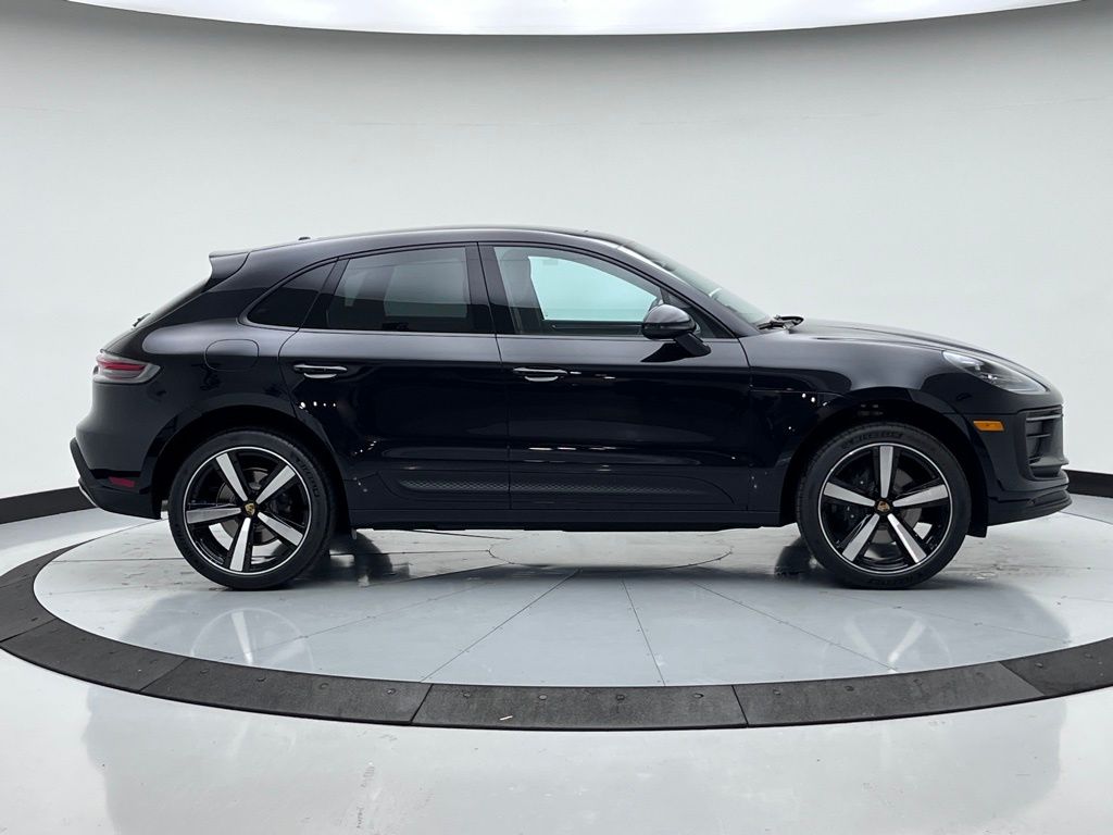 2025 Porsche Macan  10