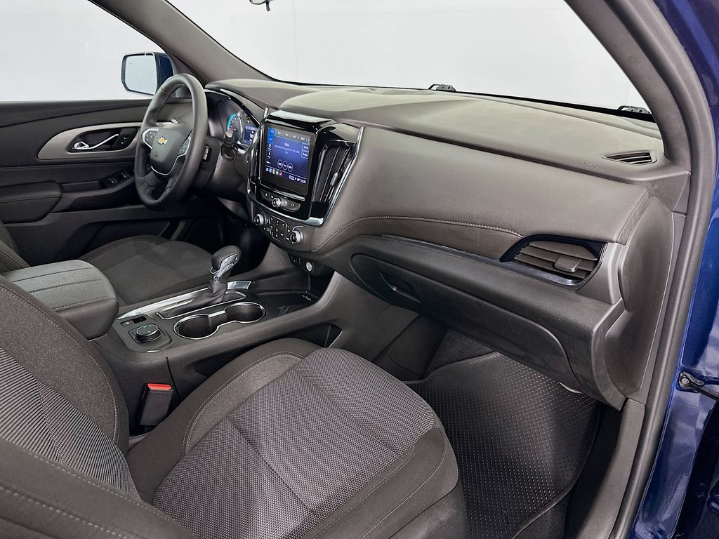 Thumbnail: 2023 Chevrolet Traverse - 30