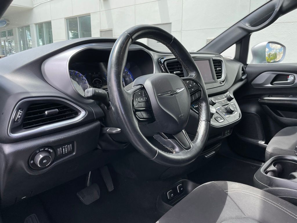 Thumbnail: 2018 Chrysler Pacifica - 28