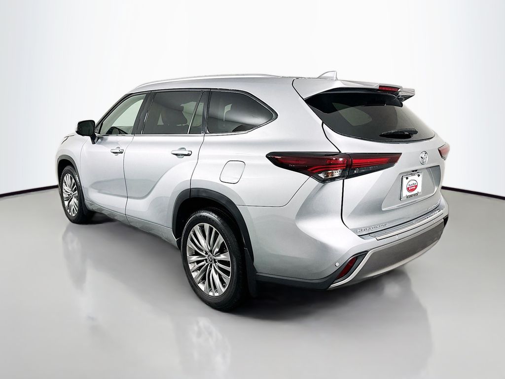 Thumbnail: 2024 Toyota Highlander - 7