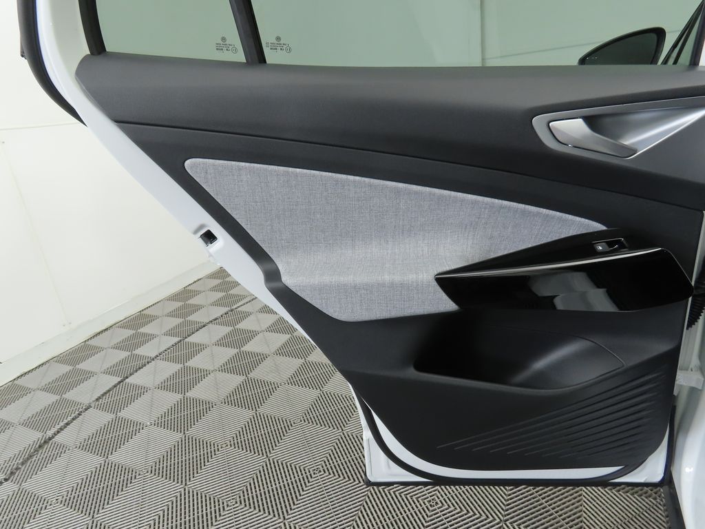 2025 Volkswagen ID.4 Pro 26