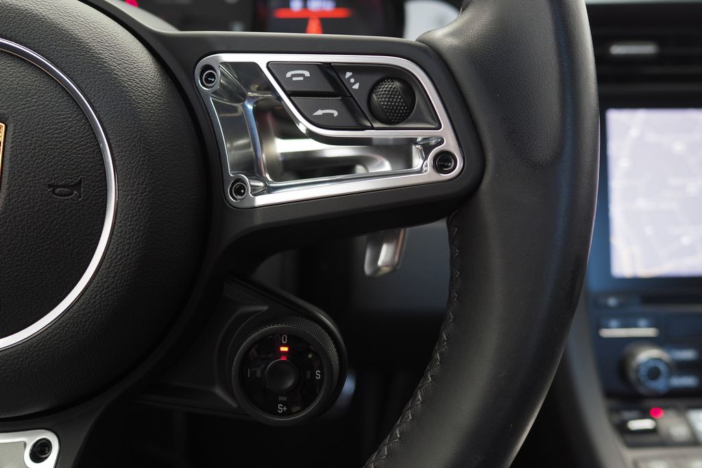 Thumbnail: 2019 Porsche 911 - 17