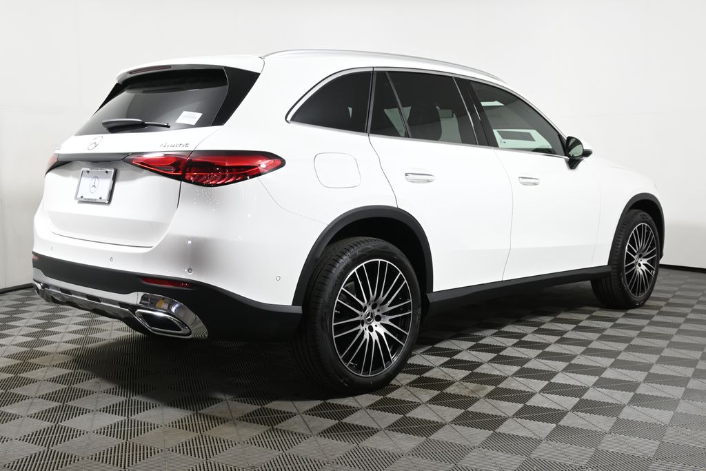 2025 Mercedes-Benz GLC 300 7