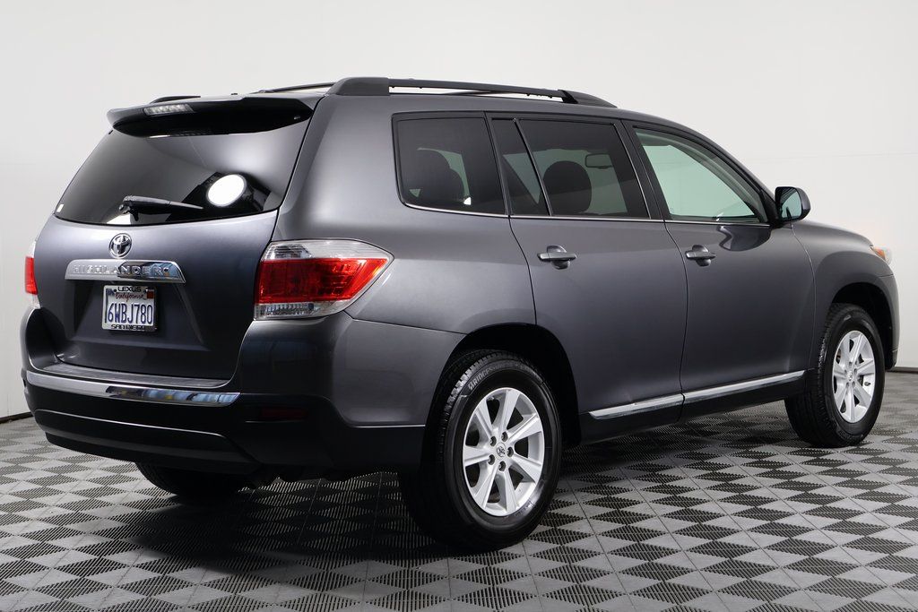 Thumbnail: 2012 Toyota Highlander - 4