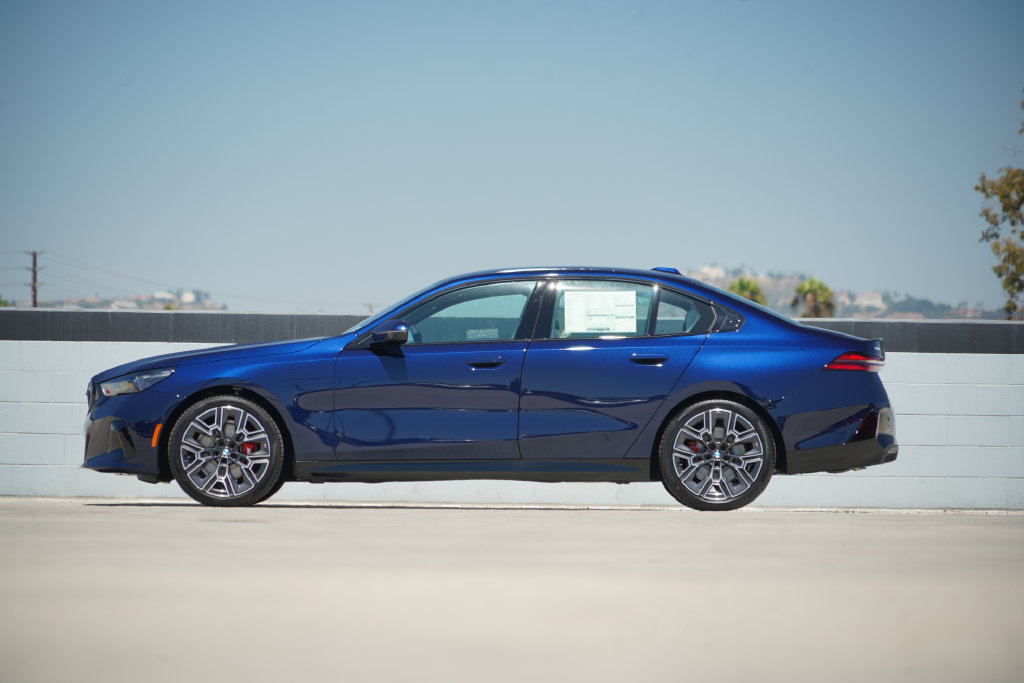 Thumbnail: 2027 BMW 5 Series - 4