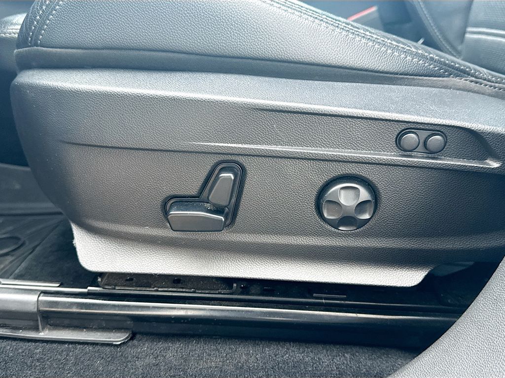 Used 2019  Alfa Romeo Ti image 22