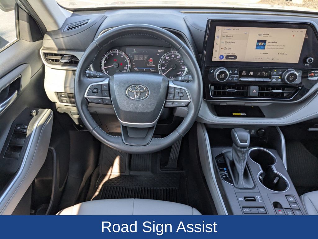 2023 Toyota Highlander XLE