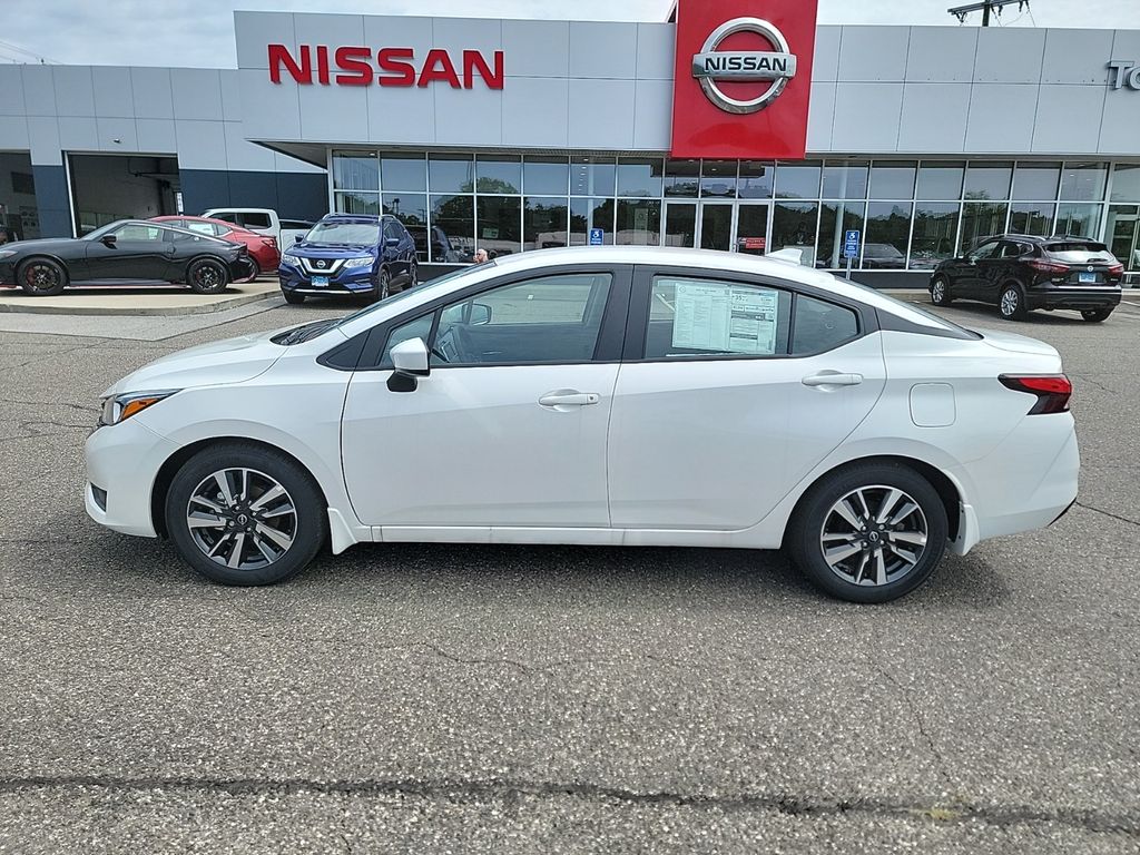 2024 Nissan Versa 1.6 SV 2