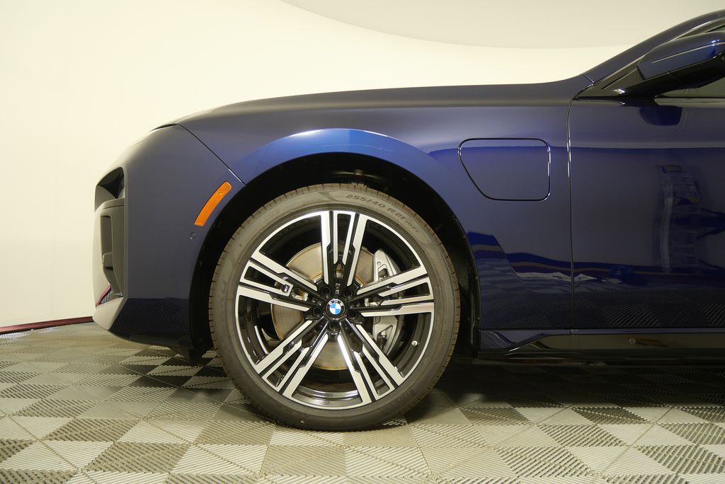 Thumbnail: 2026 BMW 7 Series - 7