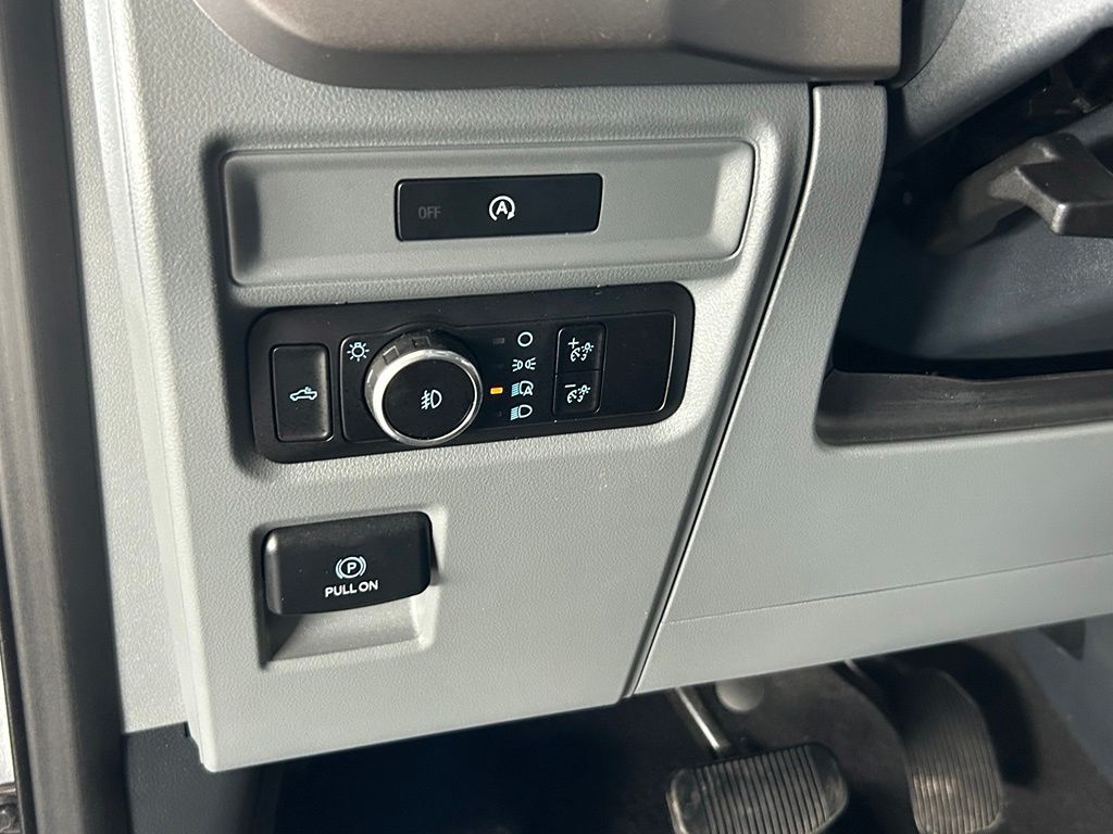 Used 2025 Silver Metallic Ford XLT image 27