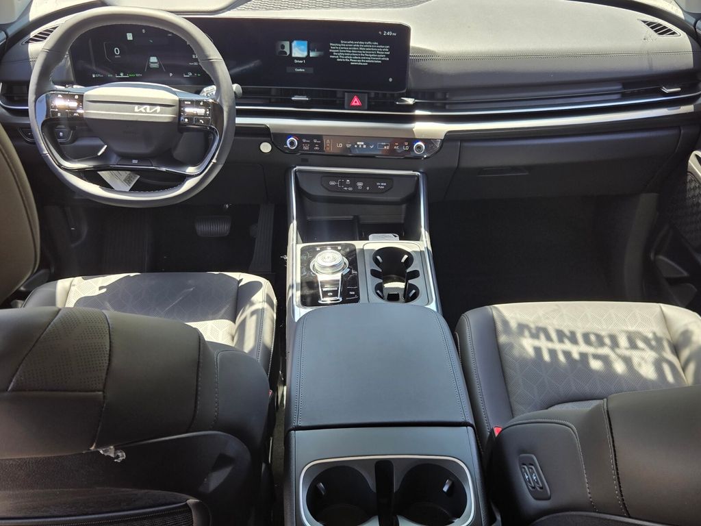 2027 Kia Carnival - $50,620