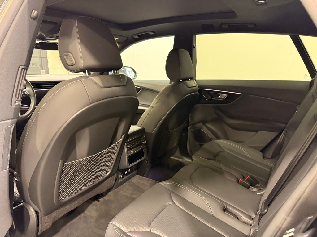 Thumbnail: 2021 Audi Q8 - 21