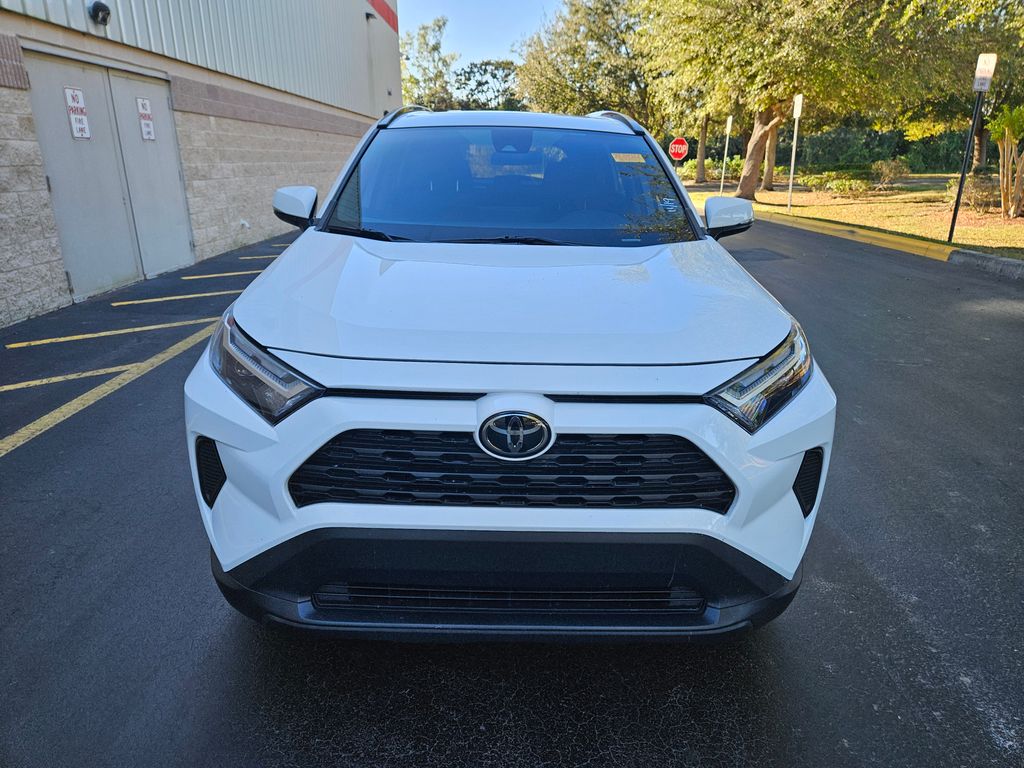 2023 Toyota RAV4 XLE 8