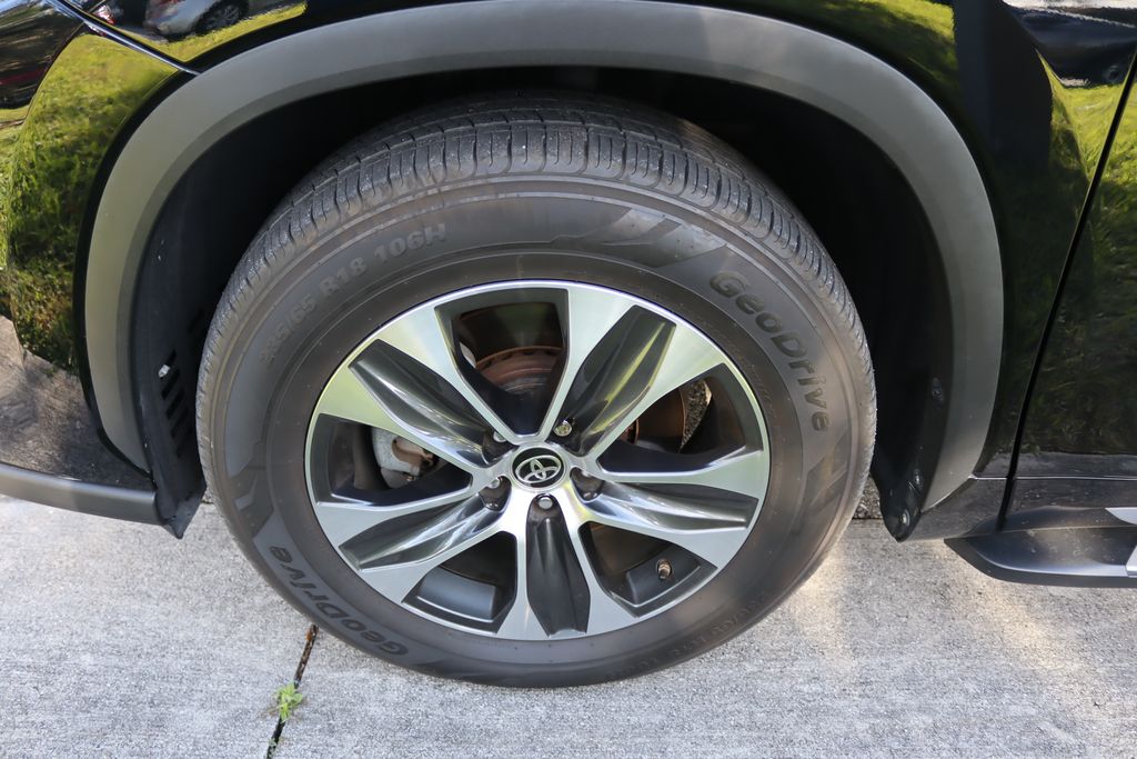 Thumbnail: 2022 Toyota Highlander - 4