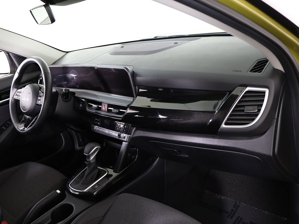 Used 2024 Green Kia S image 26