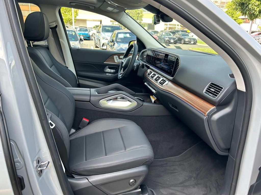 Thumbnail: 2025 Mercedes-Benz GLE - 23