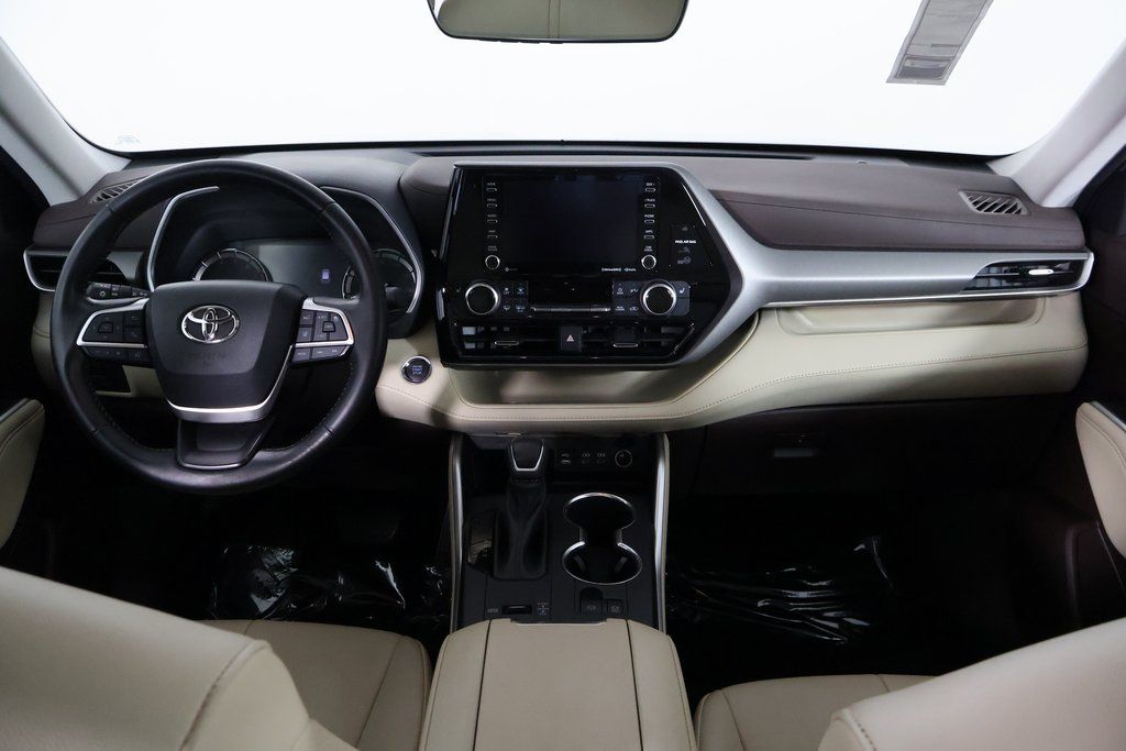 Thumbnail: 2022 Toyota Highlander - 8