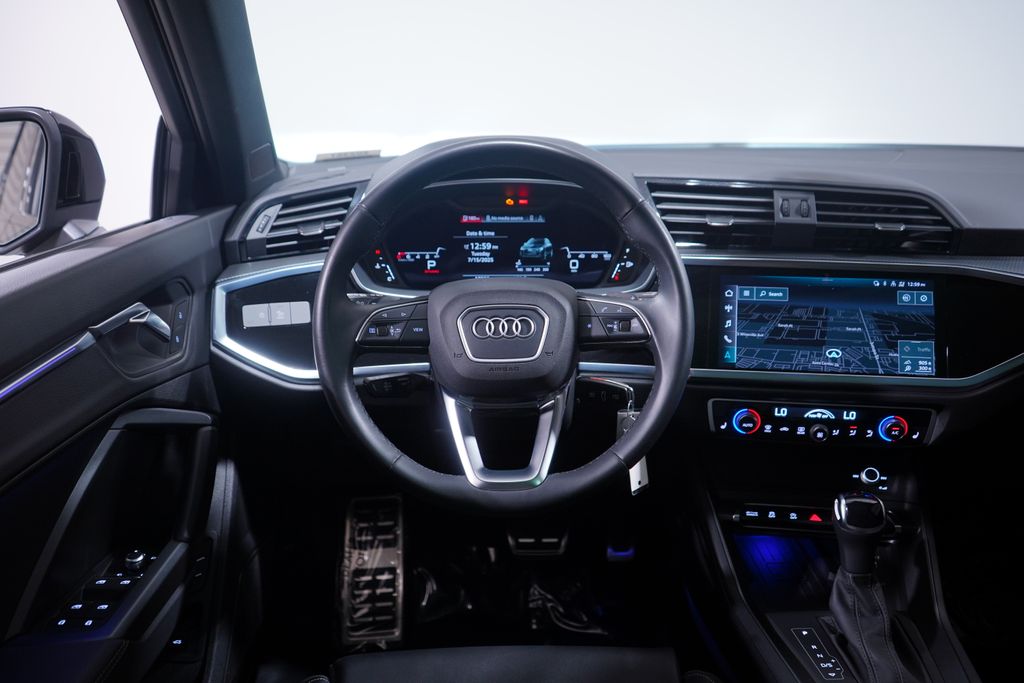 Thumbnail: 2022 Audi Q3 - 11