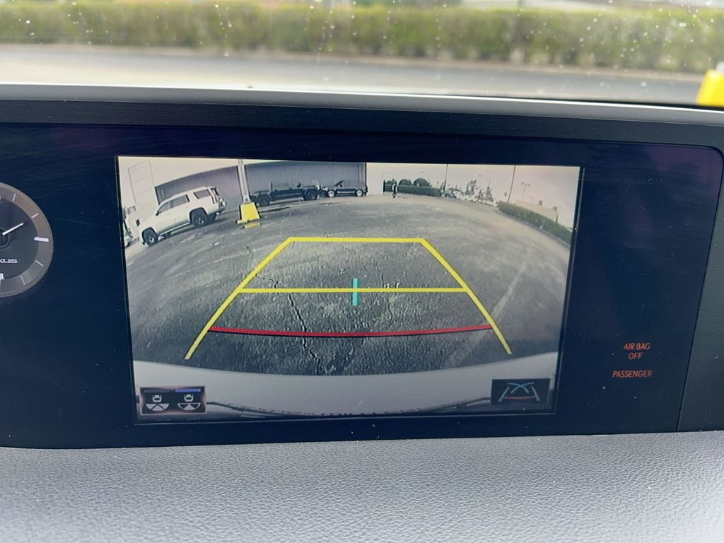 Thumbnail: 2021 Lexus ES - 24