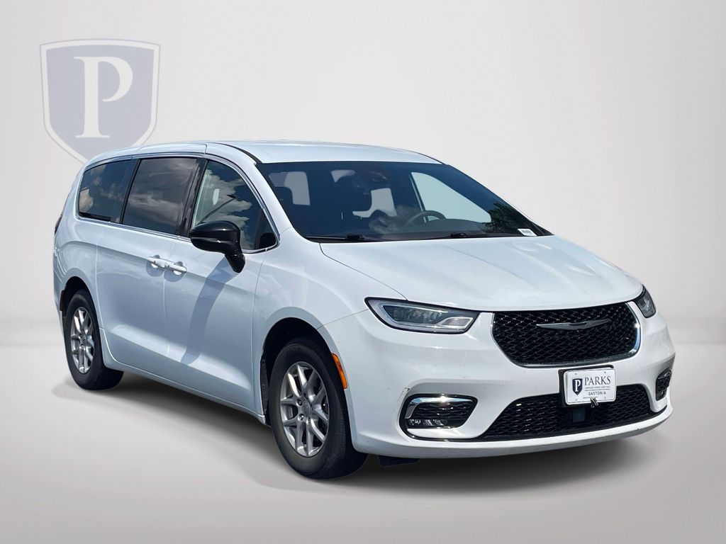 Bright White Clearcoat 2025 Chrysler Pacifica Minivan Front-Wheel Drive 9-Speed Automatic