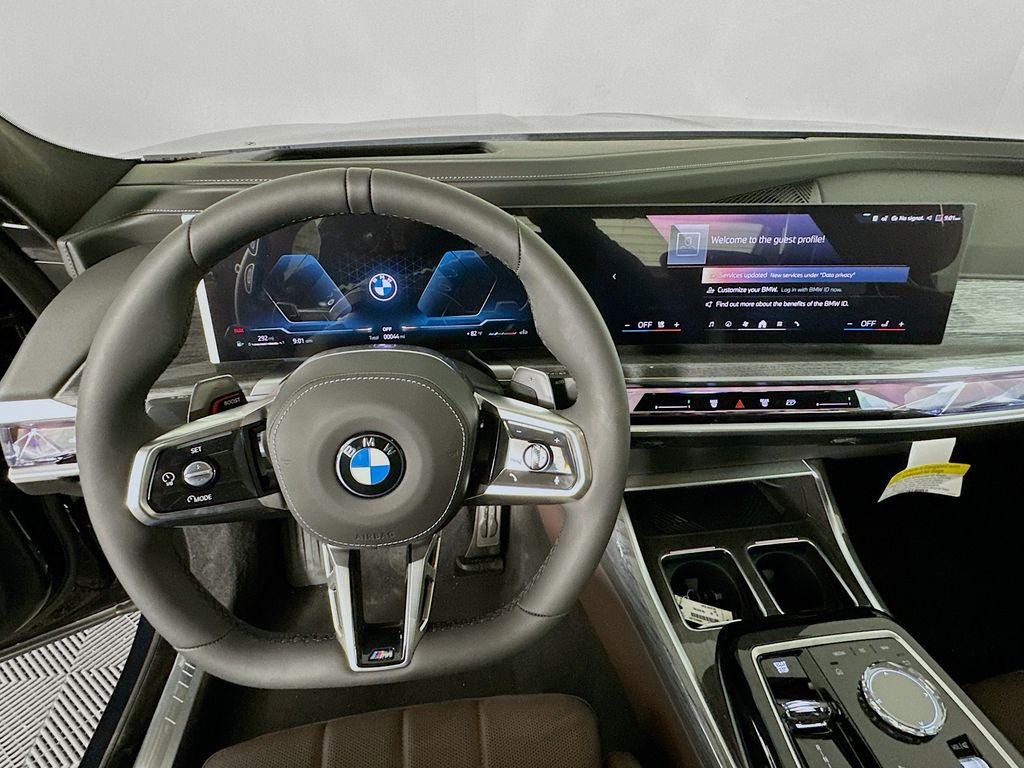 Thumbnail: 2025 BMW 7 Series - 10