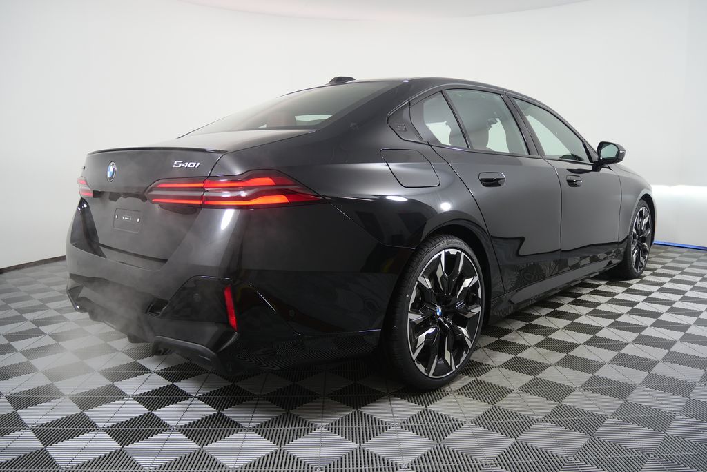 Thumbnail: 2026 BMW 5 Series - 3