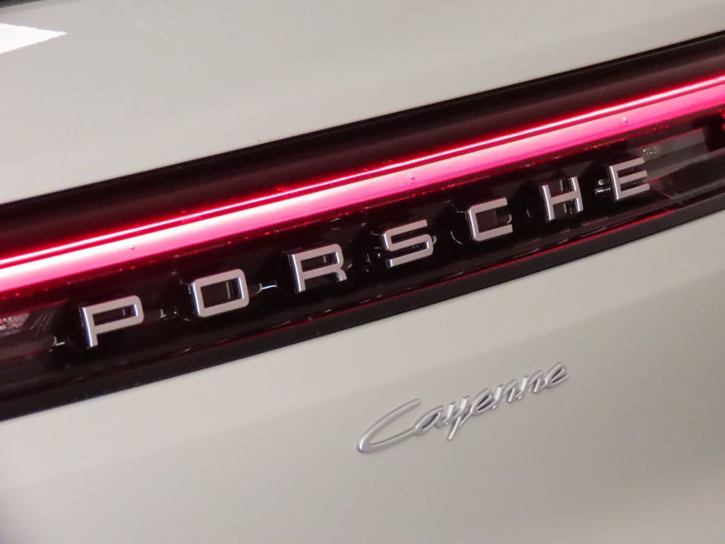Thumbnail: 2026 Porsche Cayenne - 12