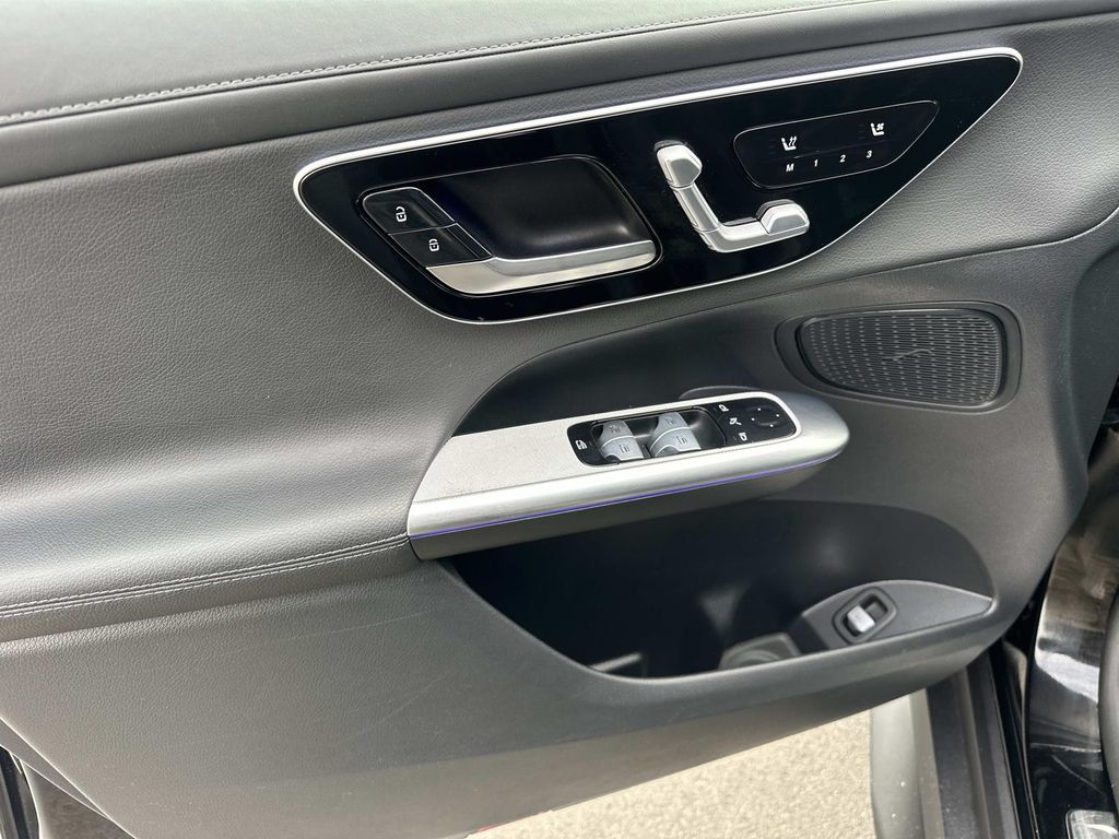 Thumbnail: 2025 Mercedes-Benz GLC - 29